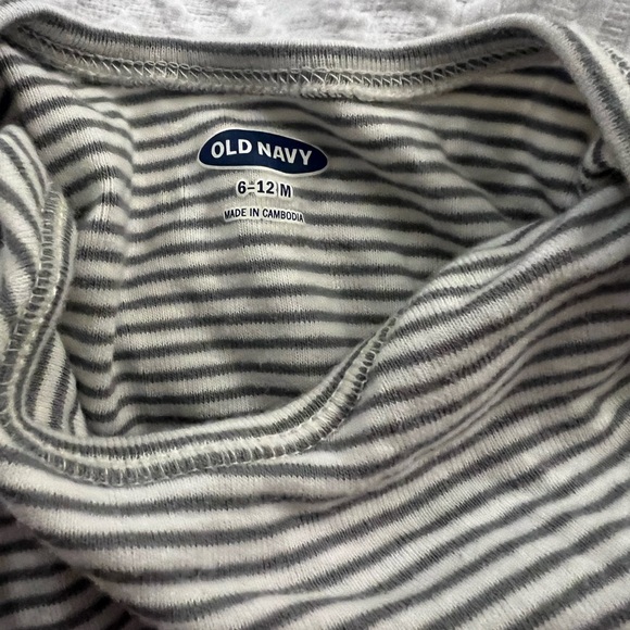 Old Navy 6-12 month‎ Onesies - Picture 2 of 5